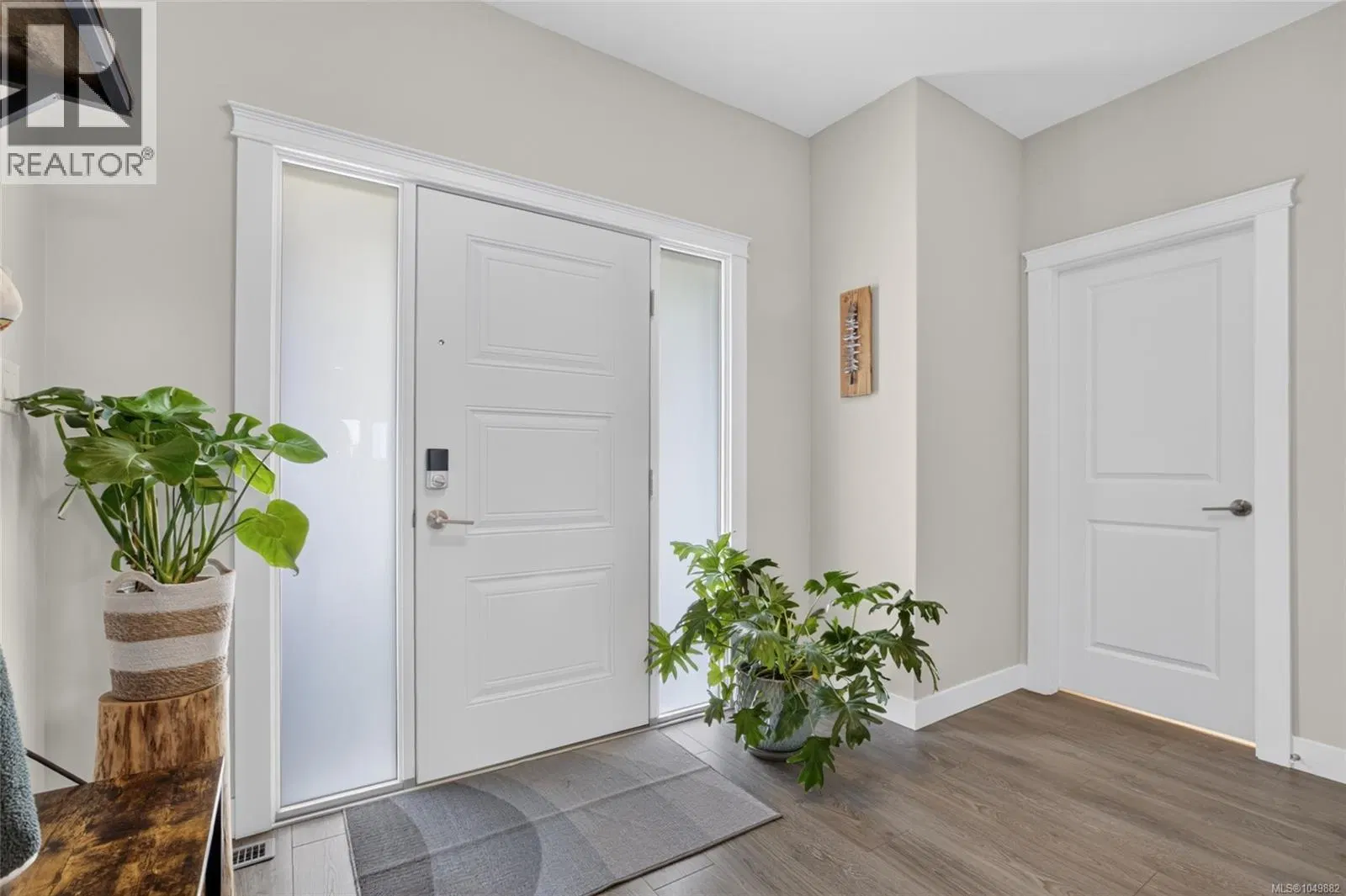 Photo 4 of 37 at 3360 Harbourview Boulevard