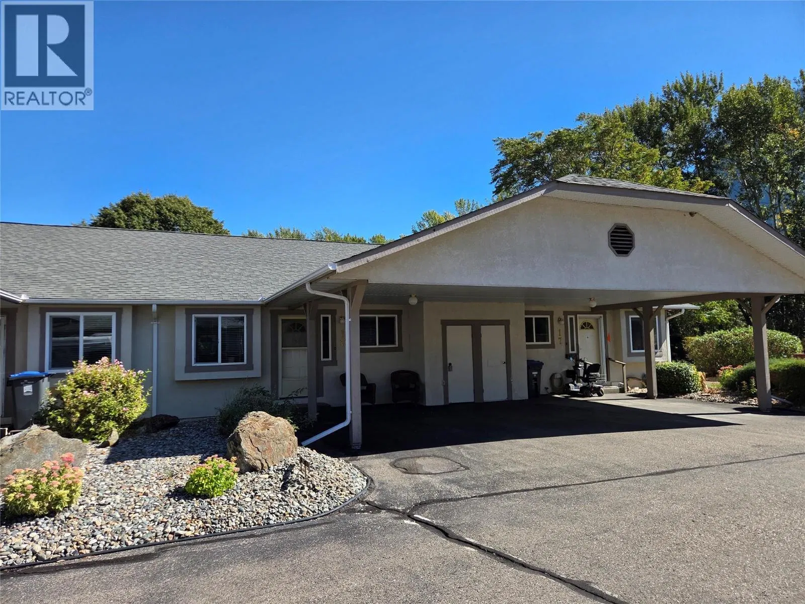 Photo 1 of 30 at #16 – 815 11th Avenue