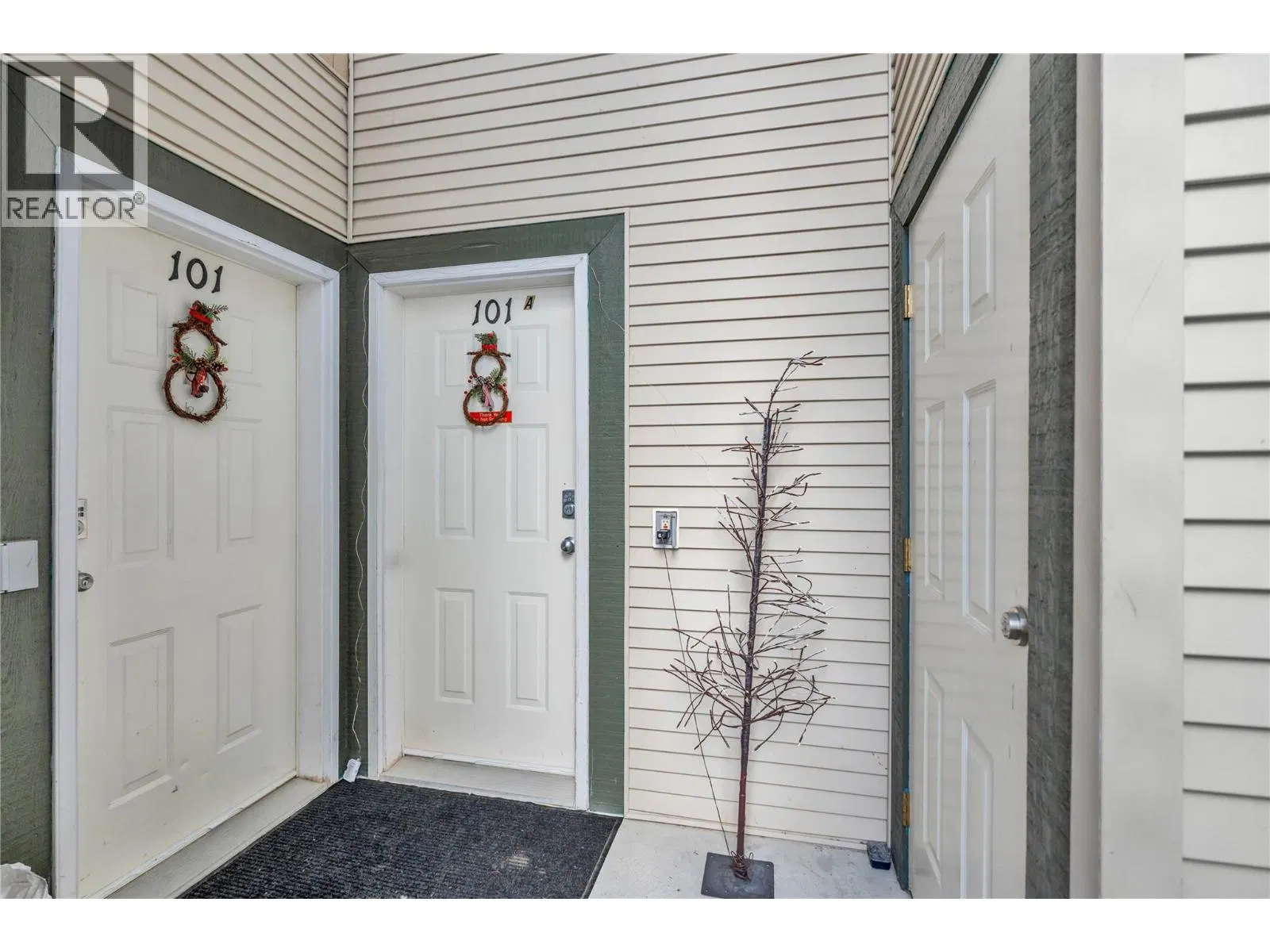Photo 4 of 21 at #101 – 156 Clearview Crescent