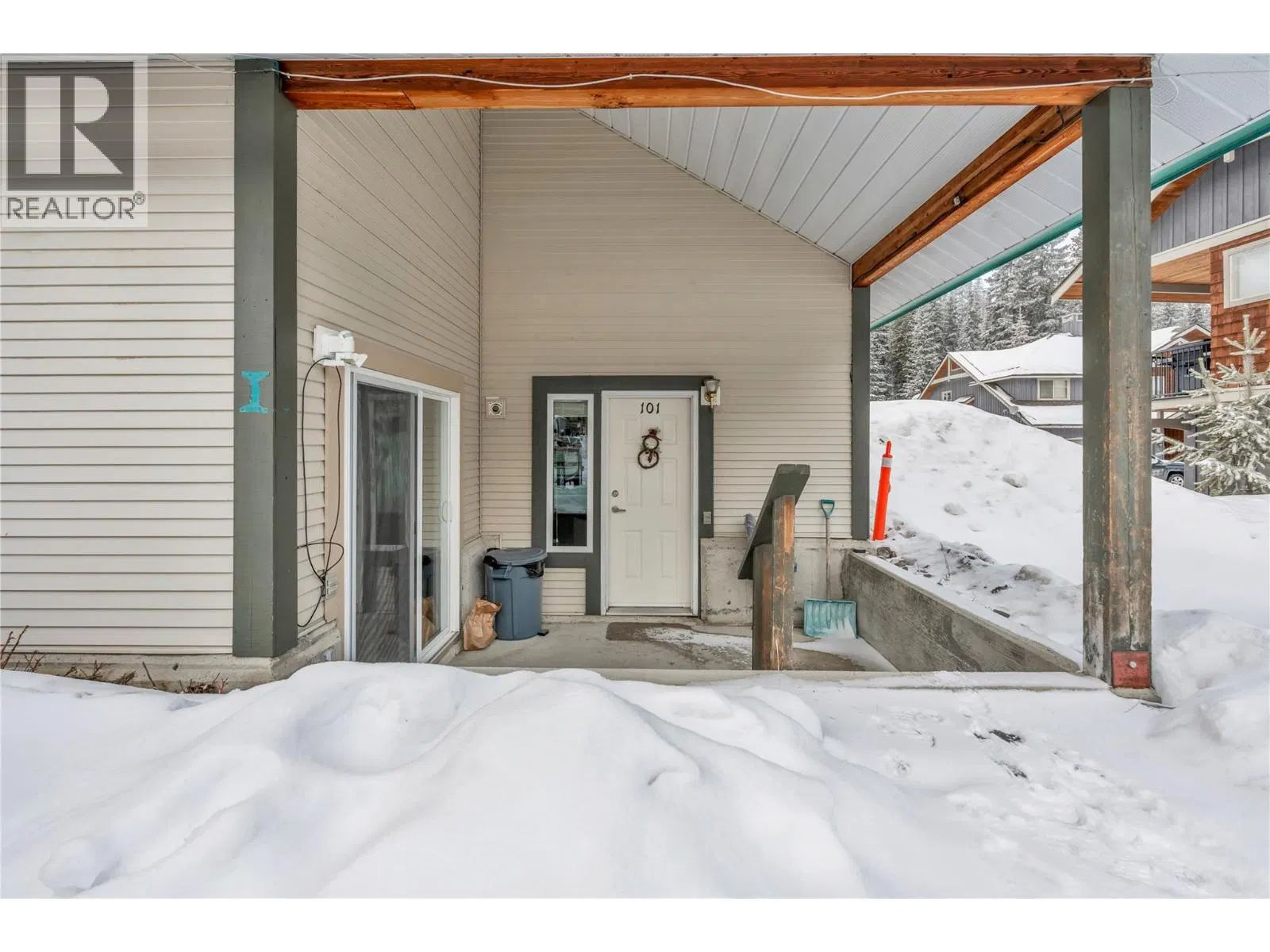 Photo 5 of 21 at #101 – 156 Clearview Crescent