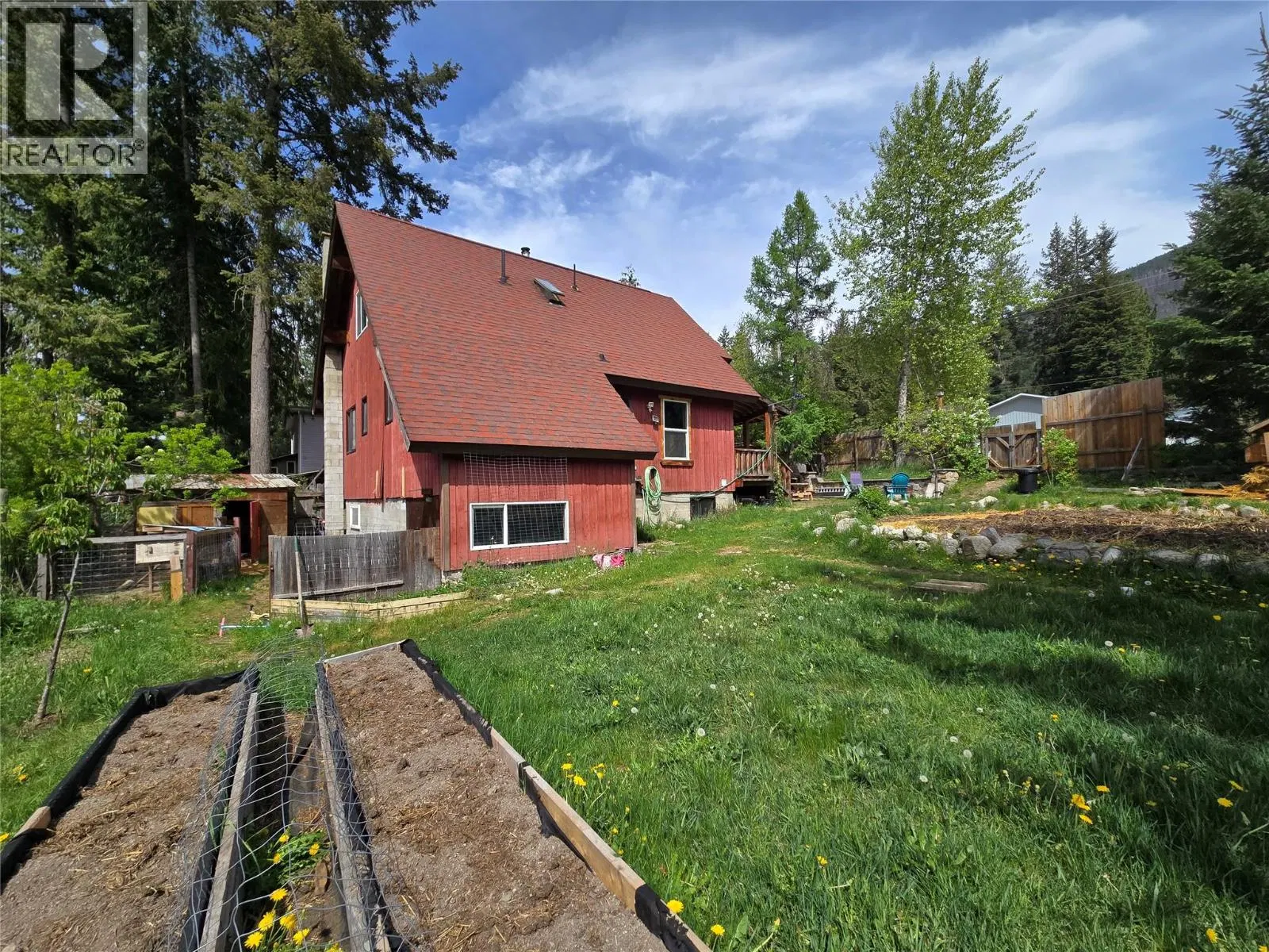 Photo 4 of 47 at 1013 Slocan Street