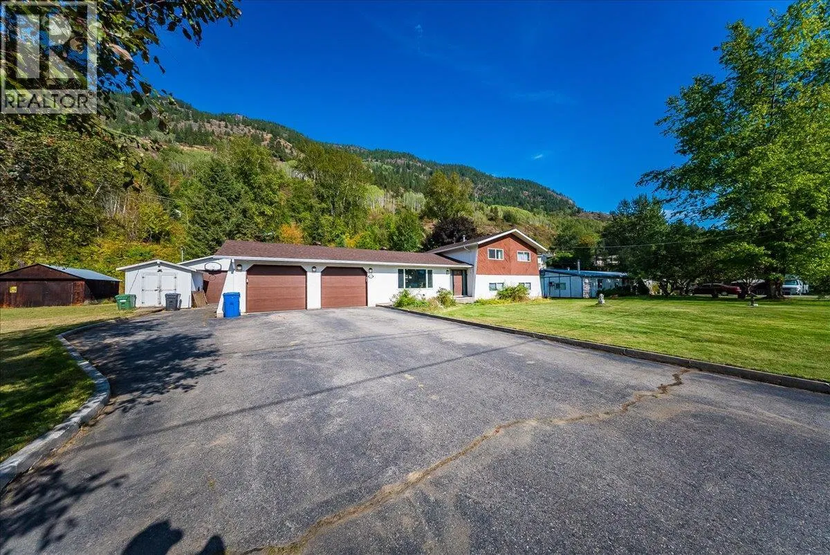 Photo 4 of 50 at 2129 Raspberry Road