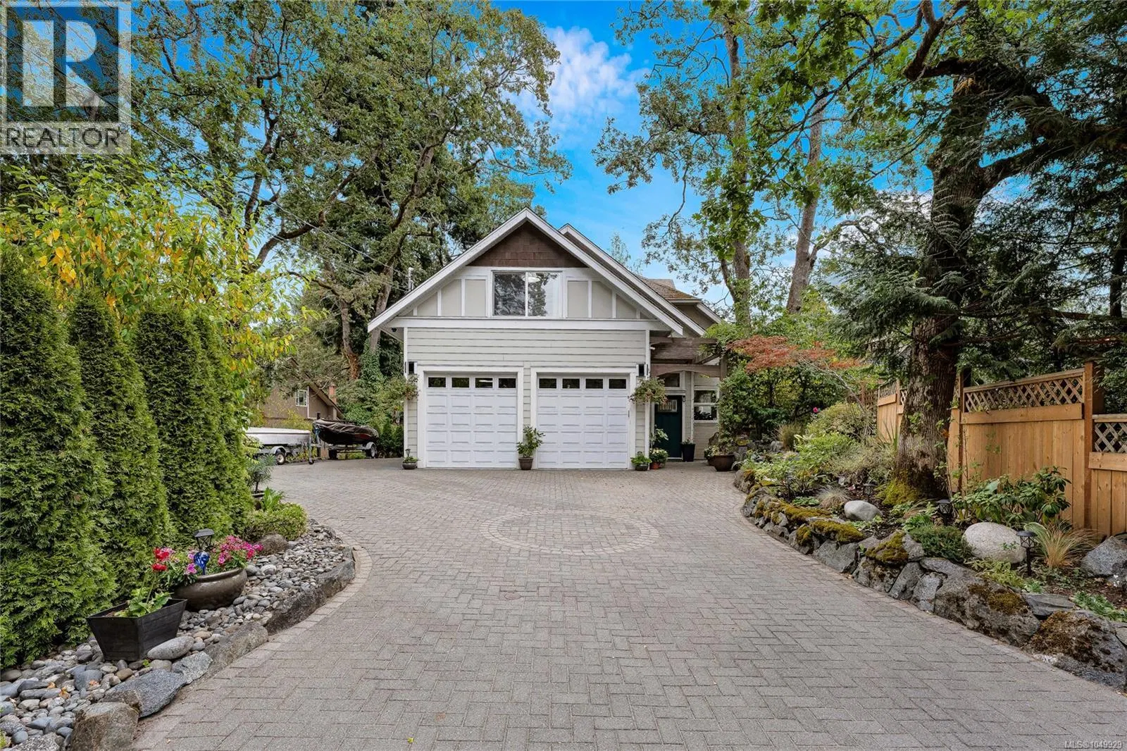 Photo 2 of 47 at 4151 Quadra Street