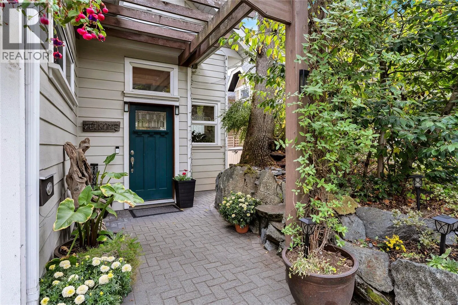 Photo 3 of 47 at 4151 Quadra Street