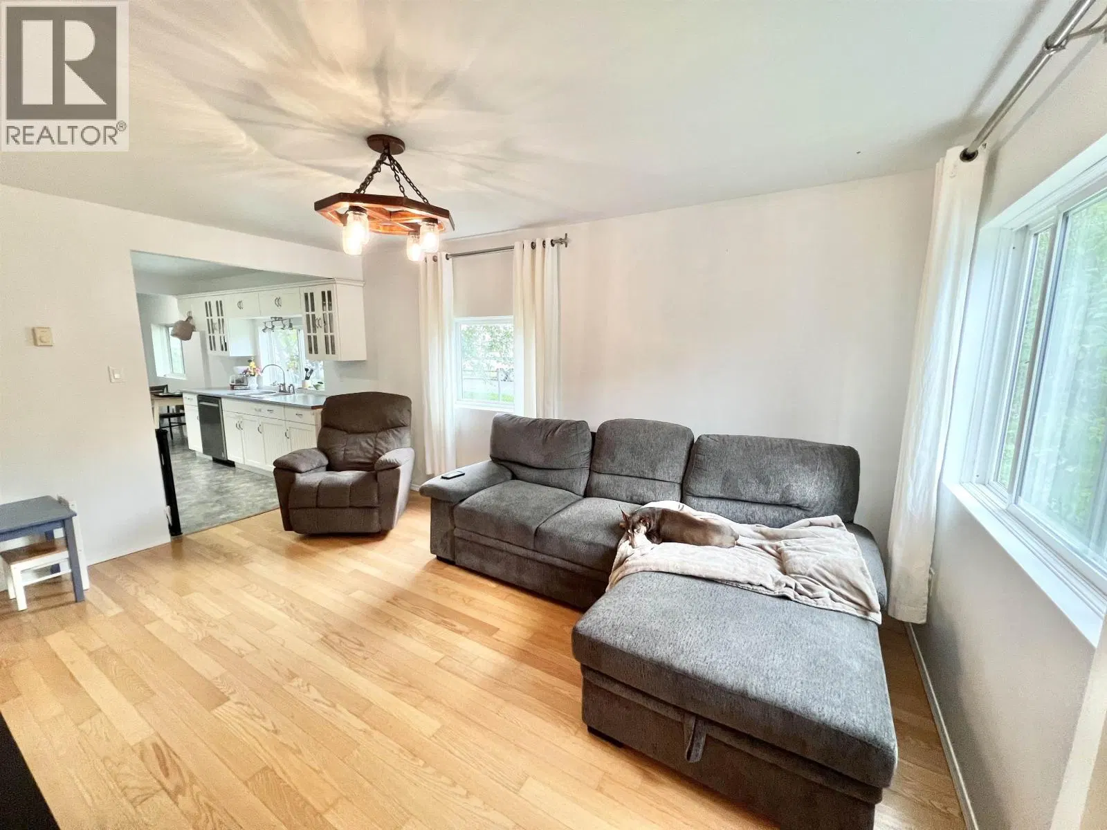 Photo 4 of 21 at 202 9TH Avenue