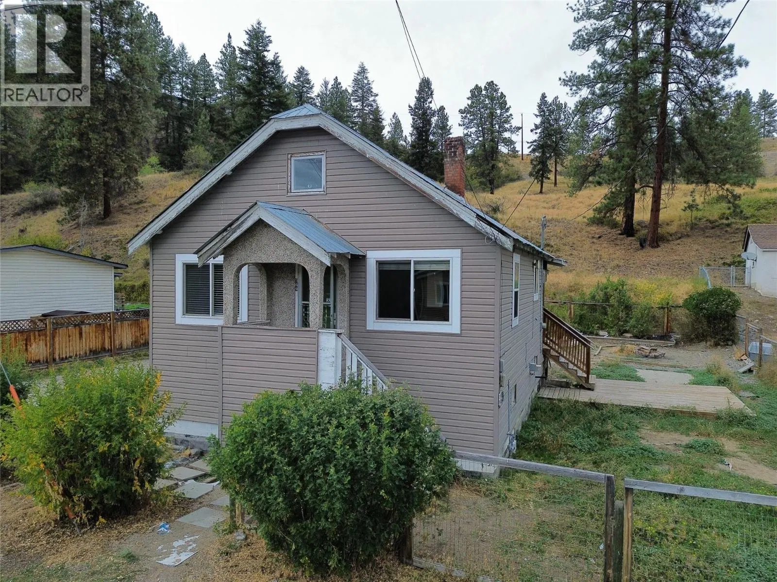 Photo 1 of 27 at 569 Auburn Crescent