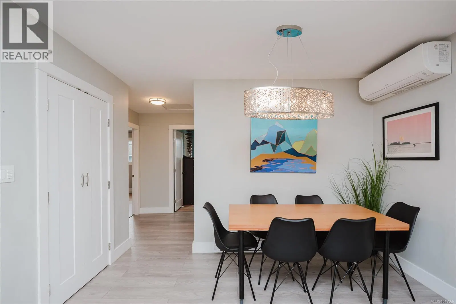 Photo 5 of 36 at 2086 Eardley Road