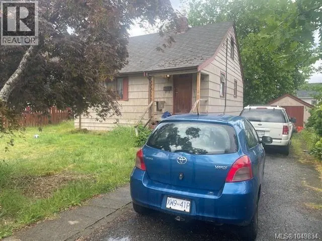 Photo 3 of 15 at 2876 12th Avenue