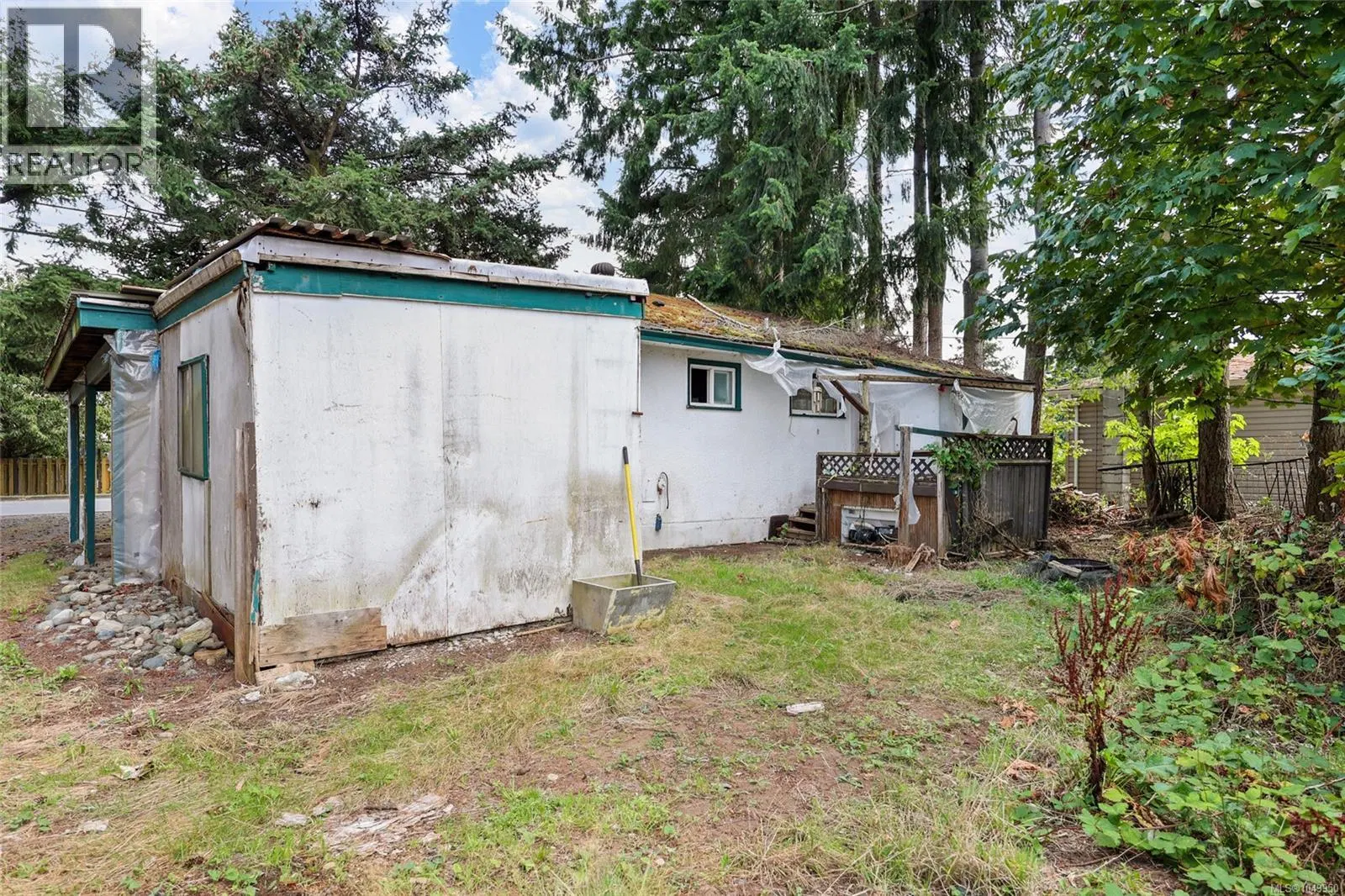 Photo 4 of 13 at 224 Westgate Road