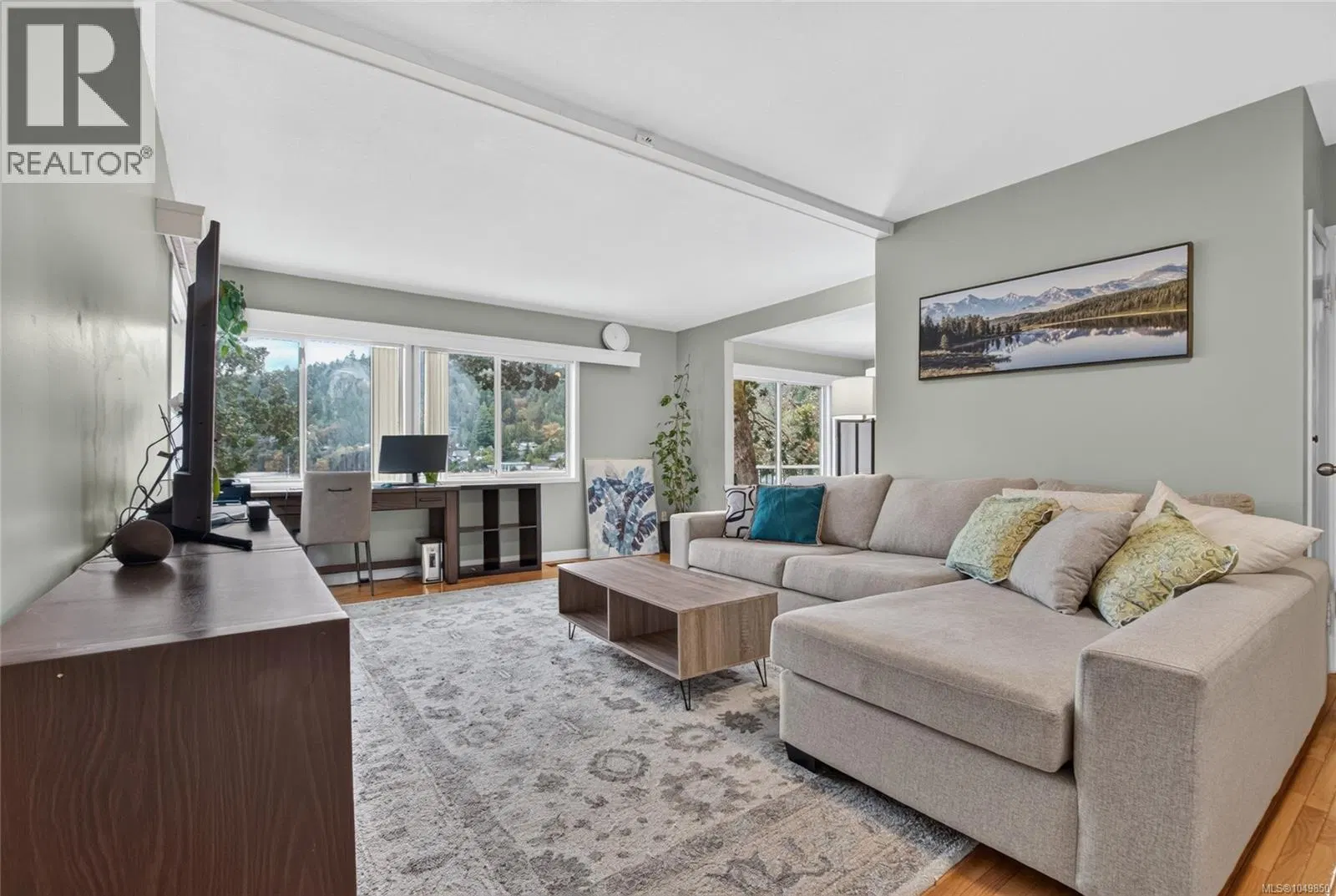 Photo 4 of 47 at 936 Arbutus Avenue