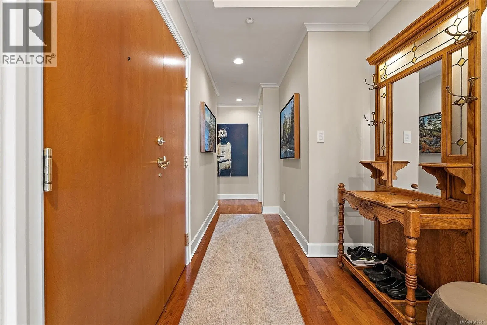 Photo 5 of 47 at #807 – 21 Dallas Road