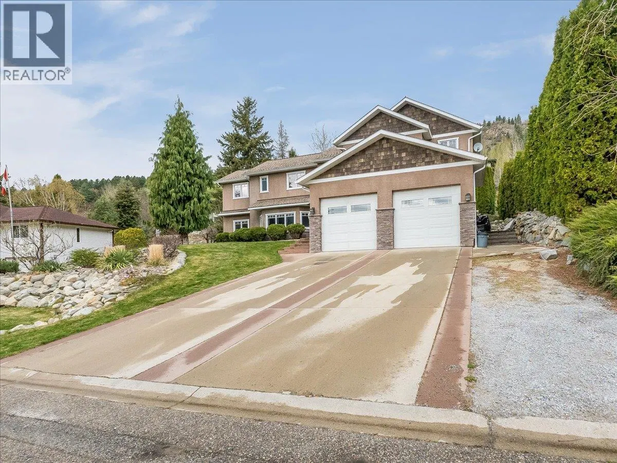 Photo 3 of 76 at 2455 Colin Crescent