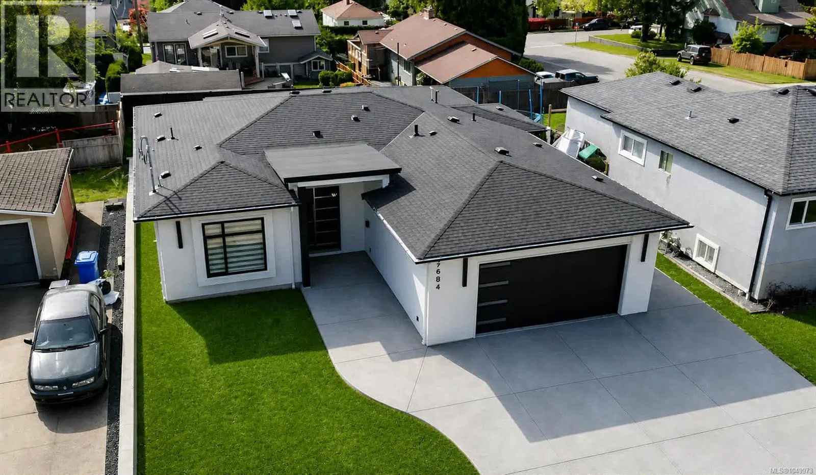 Photo 2 of 34 at 2684 12th Avenue