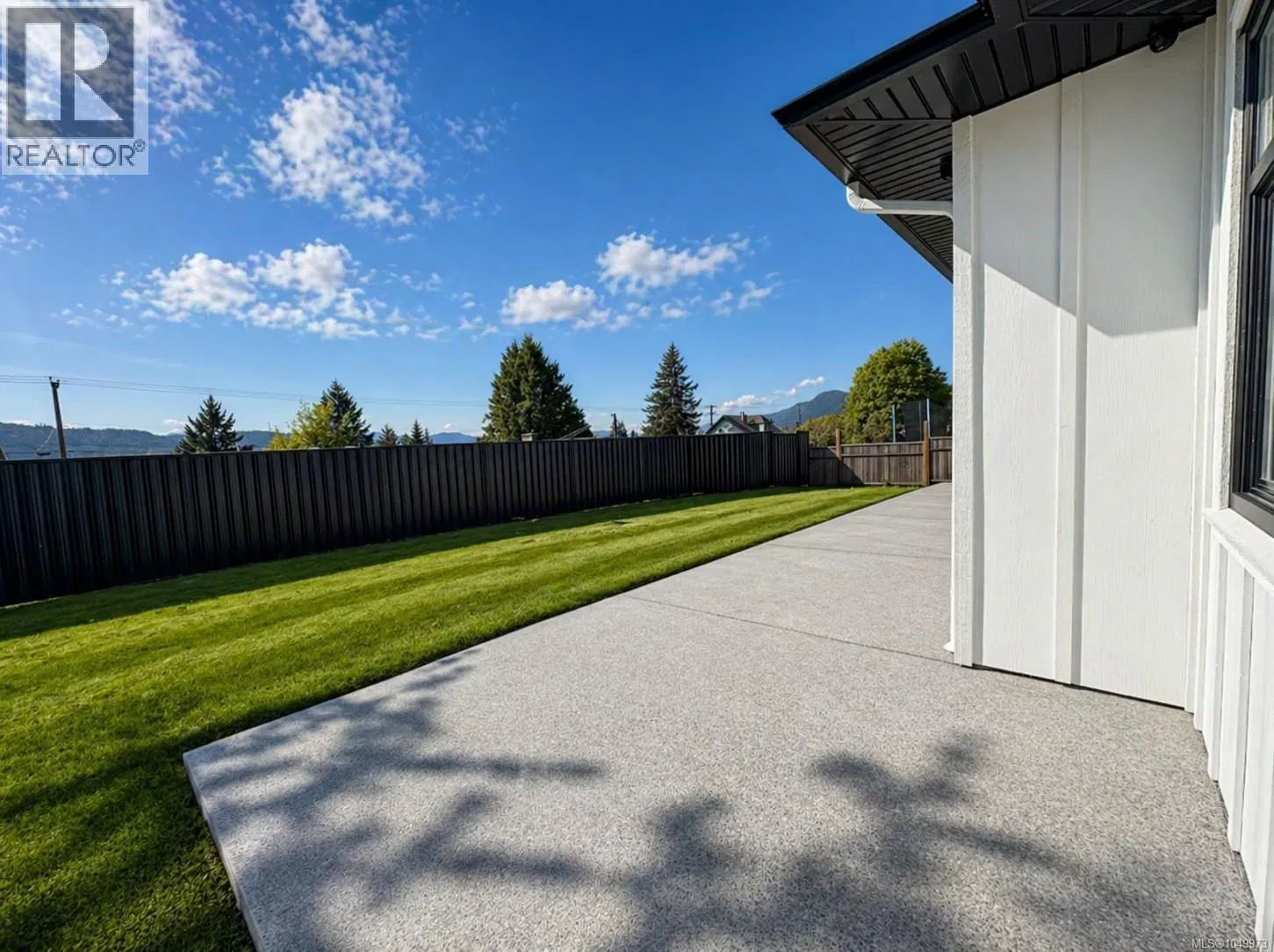 Photo 4 of 34 at 2684 12th Avenue