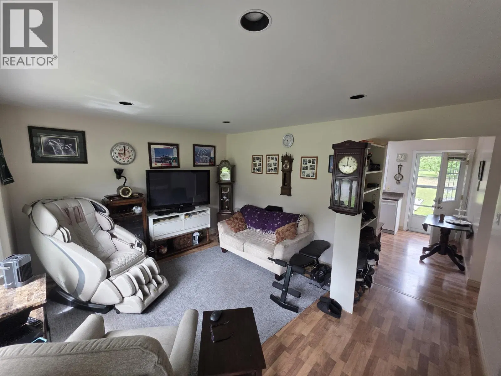 Photo 2 of 18 at 4932 GRAHAM Avenue