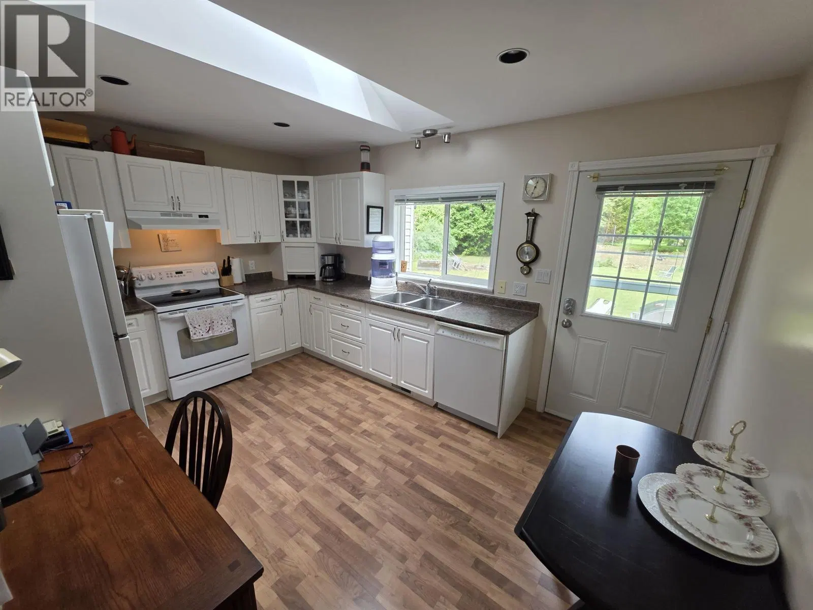 Photo 4 of 18 at 4932 GRAHAM Avenue
