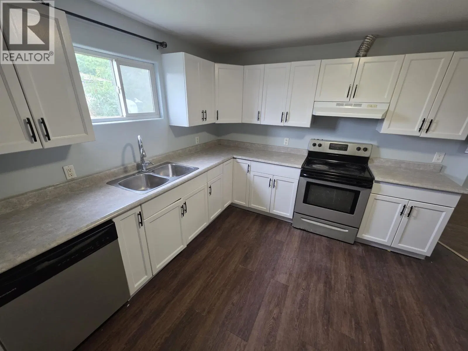 Photo 2 of 18 at 4626 SCOTT Avenue