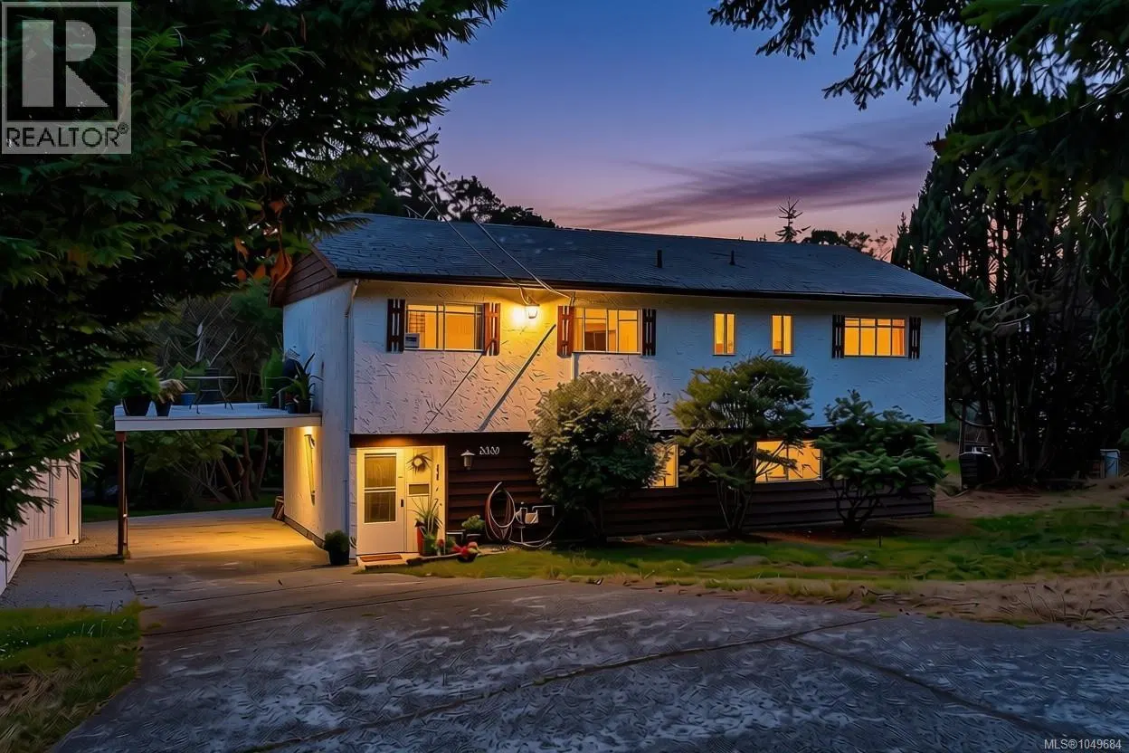 Photo 5 of 50 at 3330 Ravenwood Road