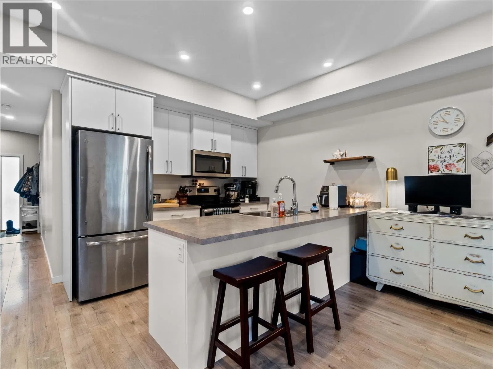 Photo 4 of 30 at #16 – 2081 11 Avenue