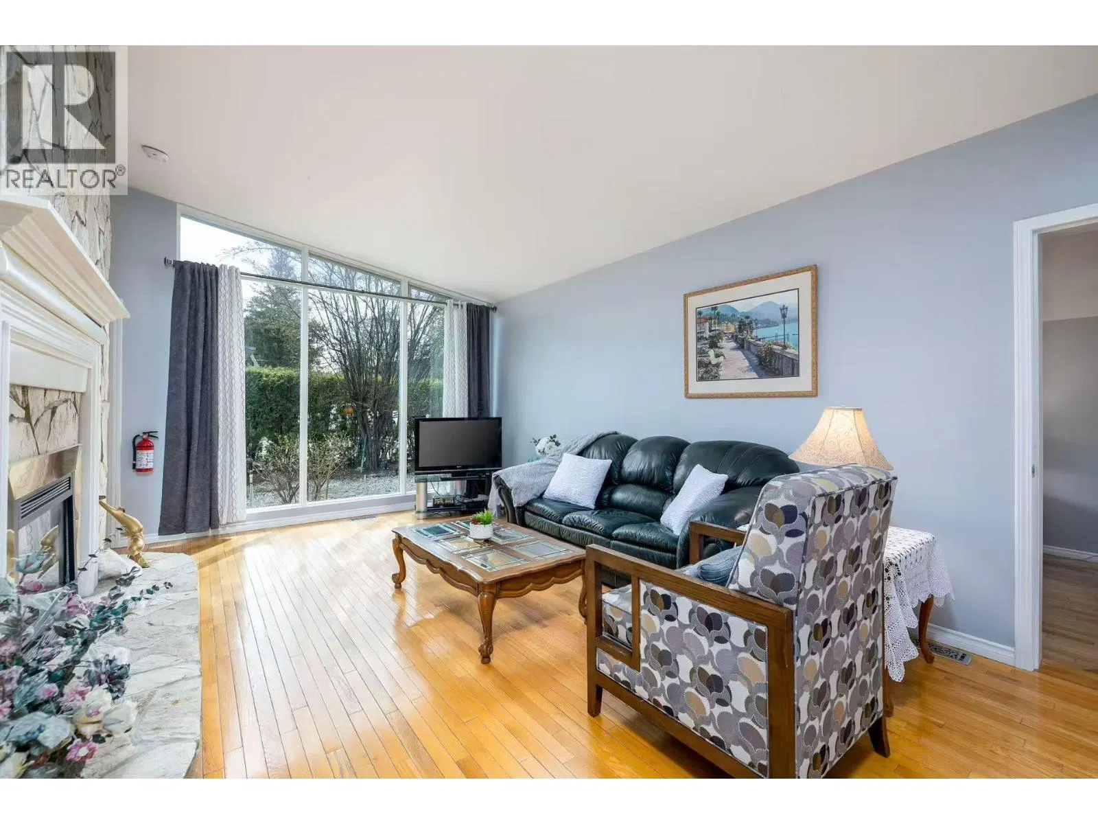 Photo 5 of 33 at 1201 Kelglen Crescent