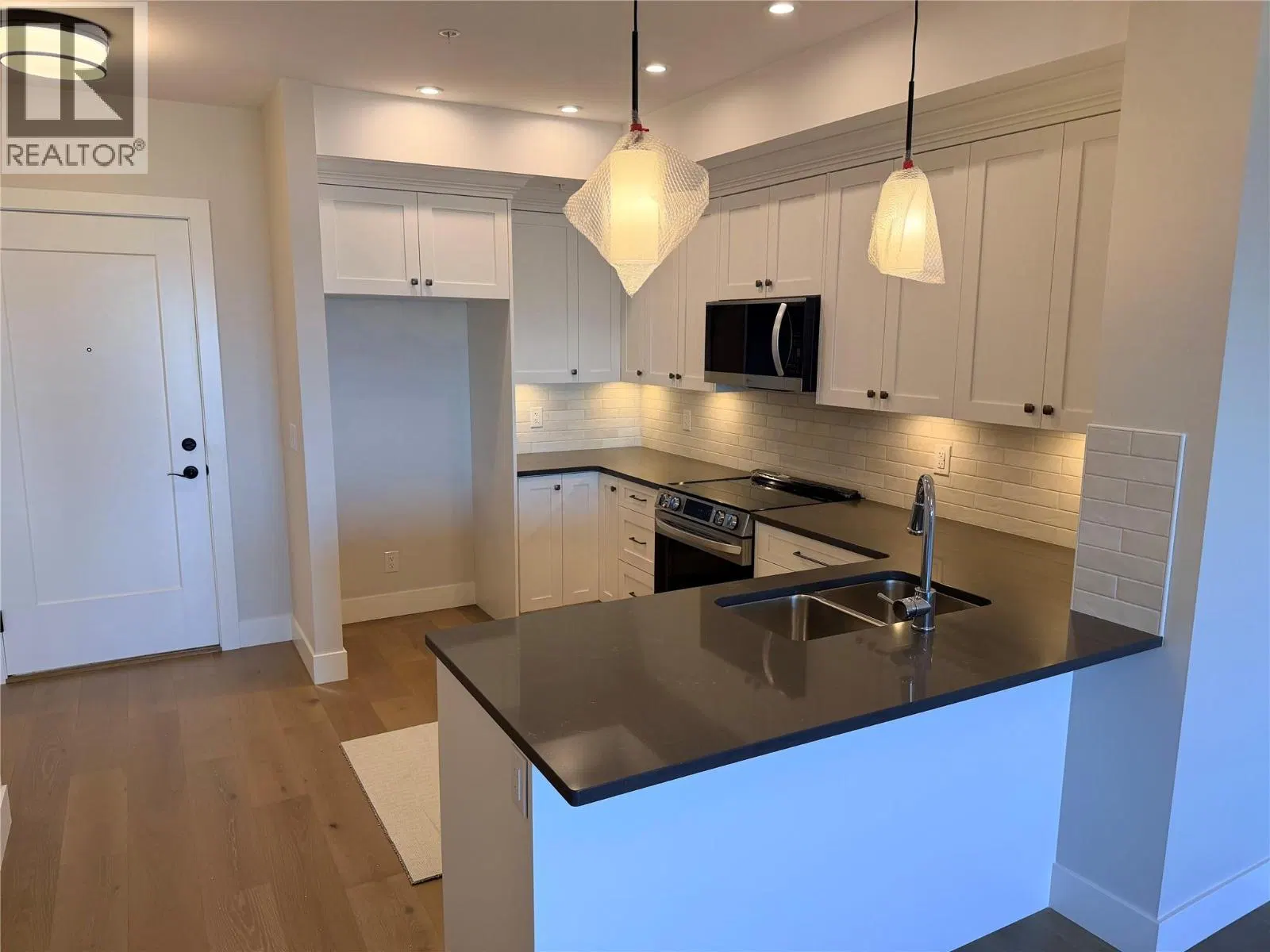 Photo 2 of 17 at #308 – 2171 Van Horne Drive