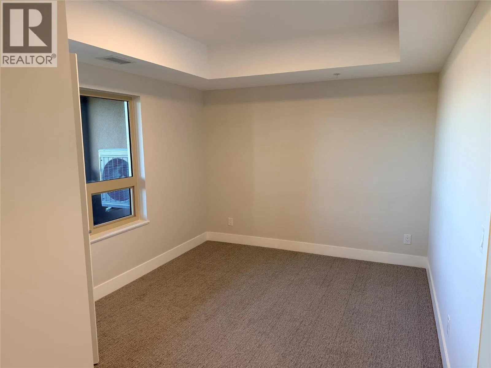 Photo 5 of 17 at #308 – 2171 Van Horne Drive