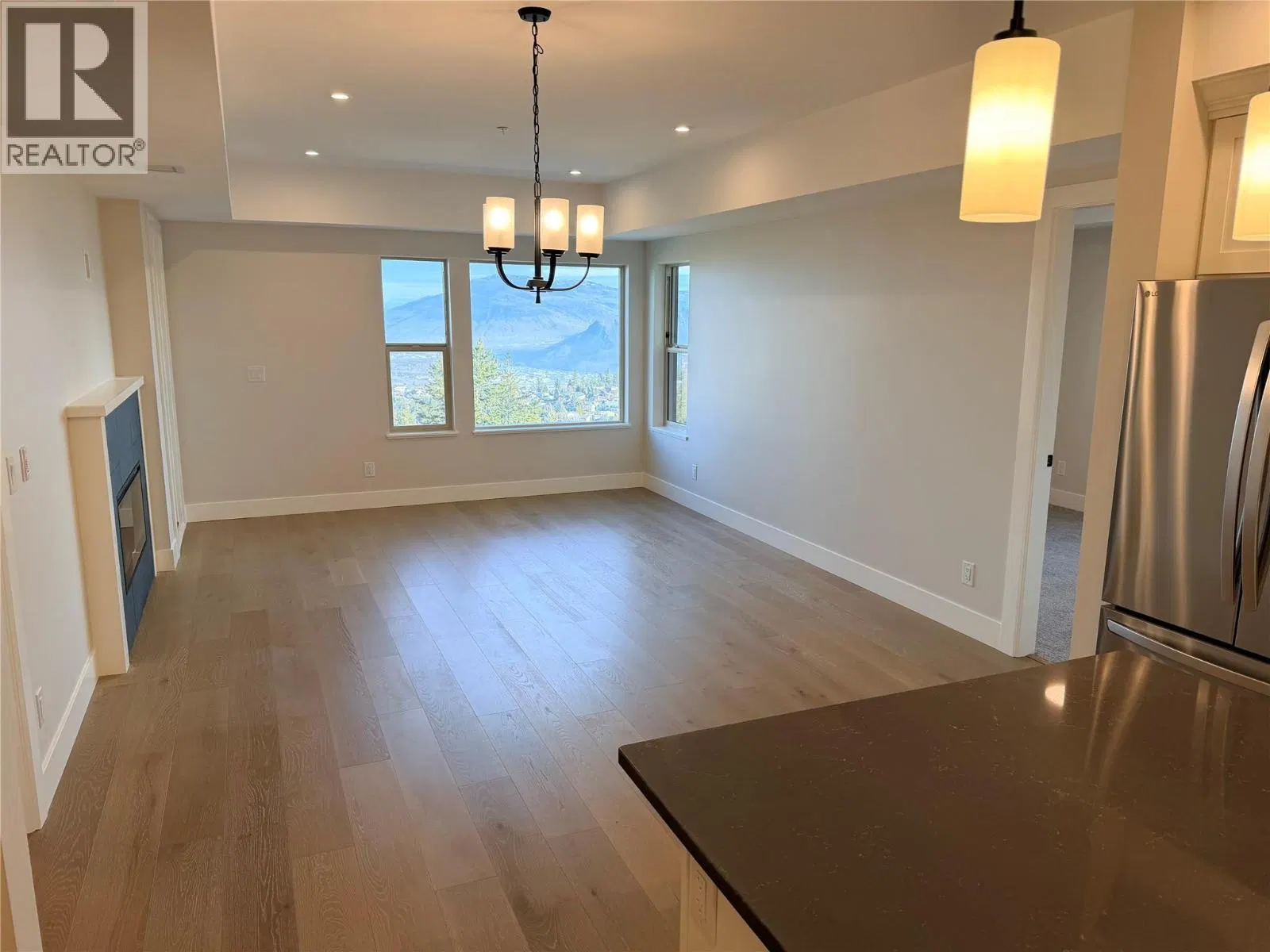 Photo 3 of 16 at #207 – 2171 Van Horne Drive