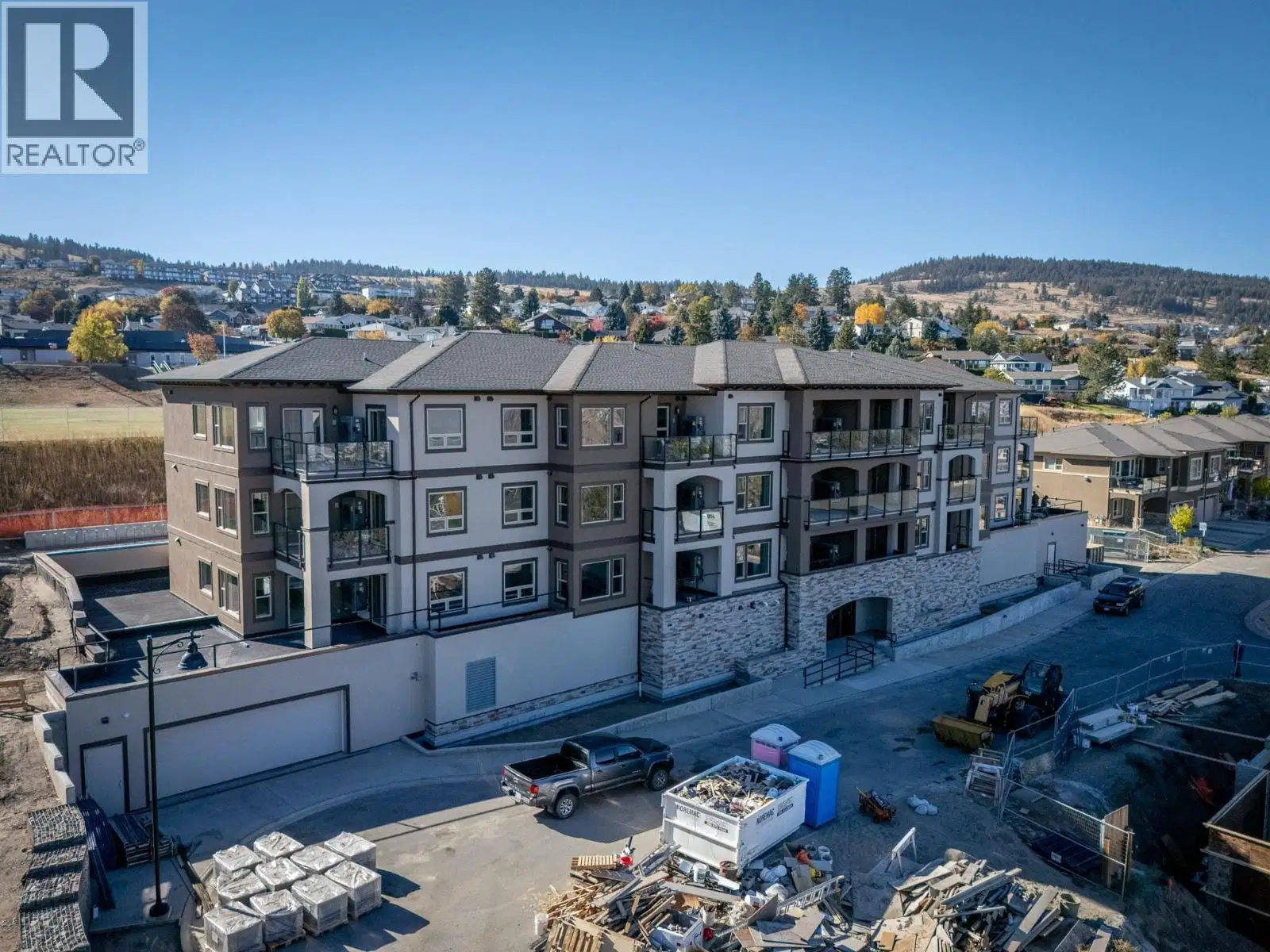 #101 – 2171 Van Horne Drive