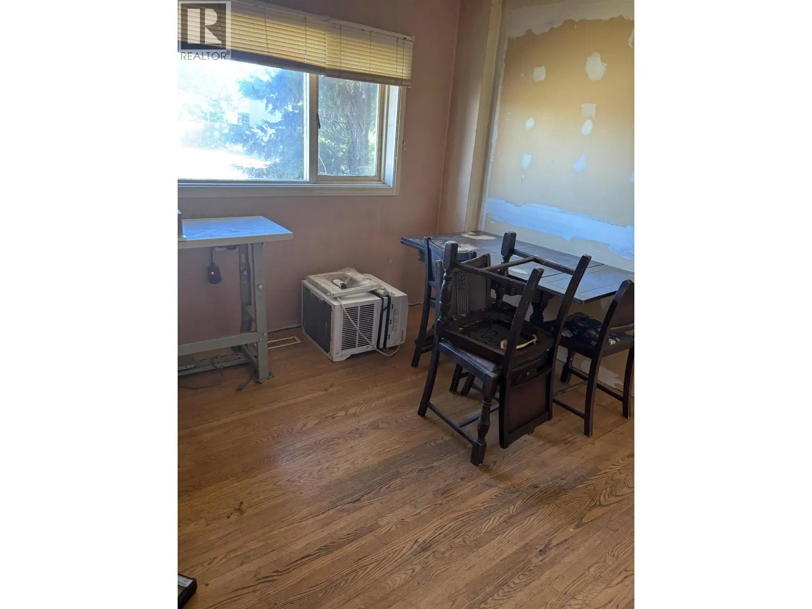 Photo 5 of 26 at BC – 2275 WEBBER Crescent