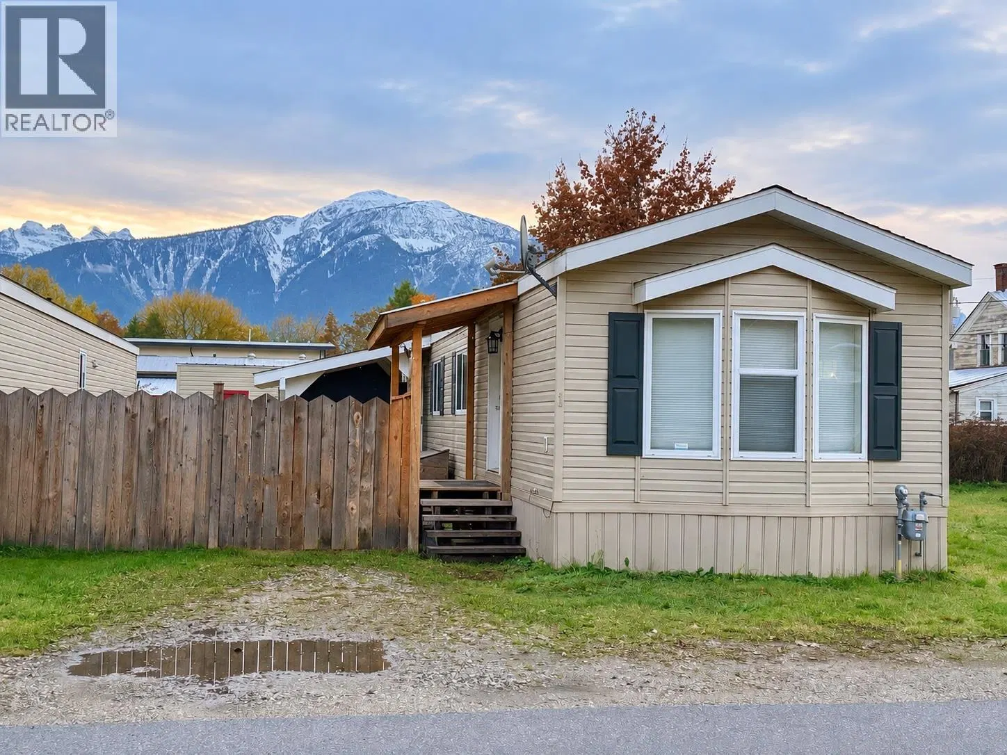 Photo 2 of 22 at #1 – 318 Humbert Street