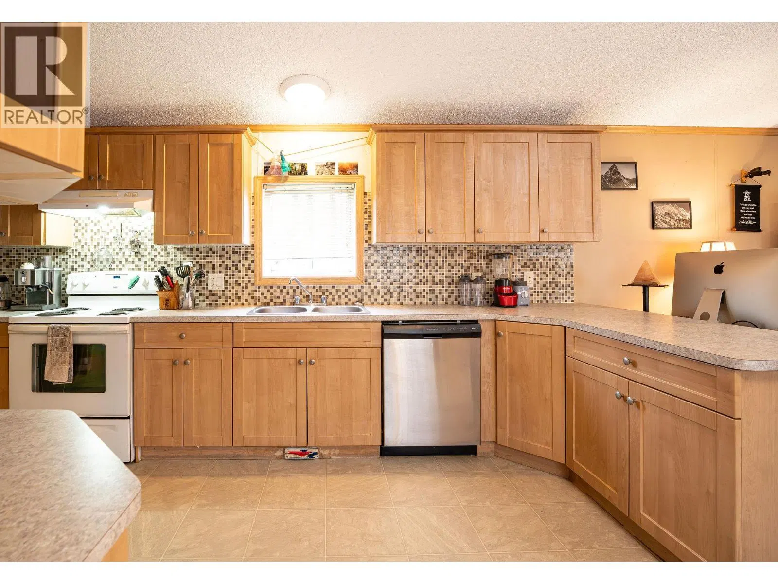 Photo 4 of 22 at #1 – 318 Humbert Street
