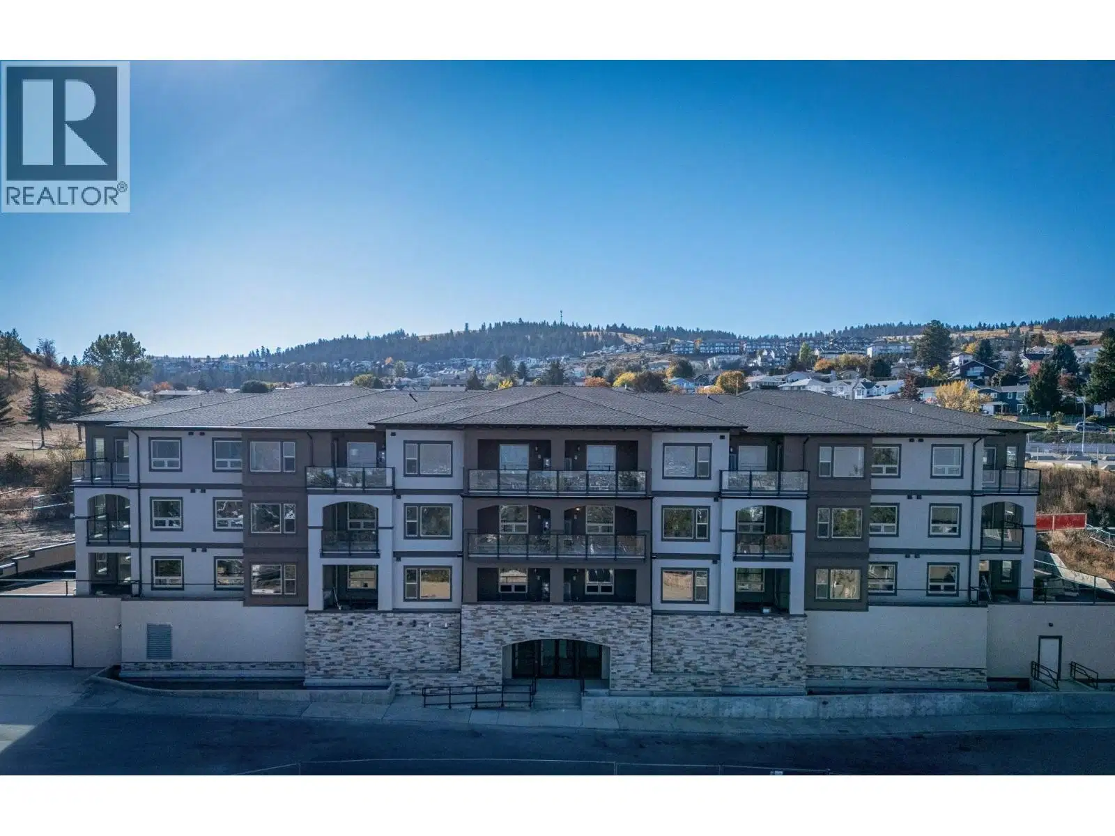 #102 – 2171 Van Horne Drive