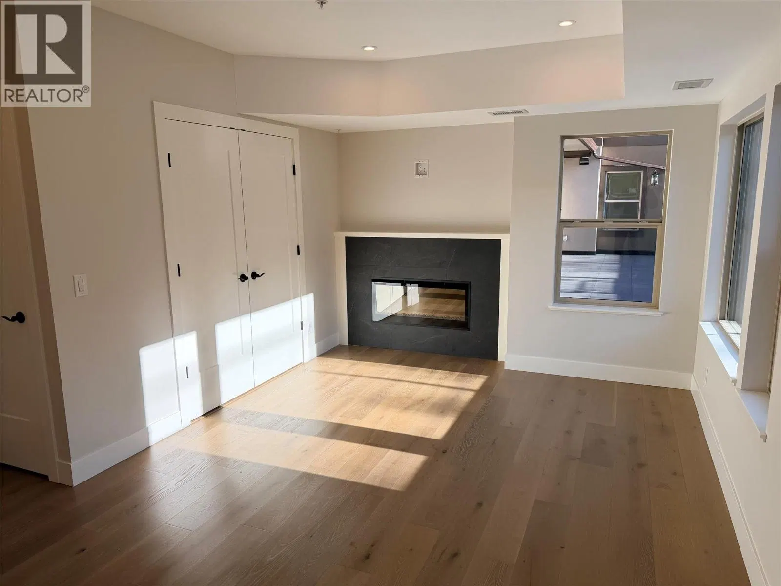 Photo 4 of 17 at #105 – 2171 Van Horne Drive