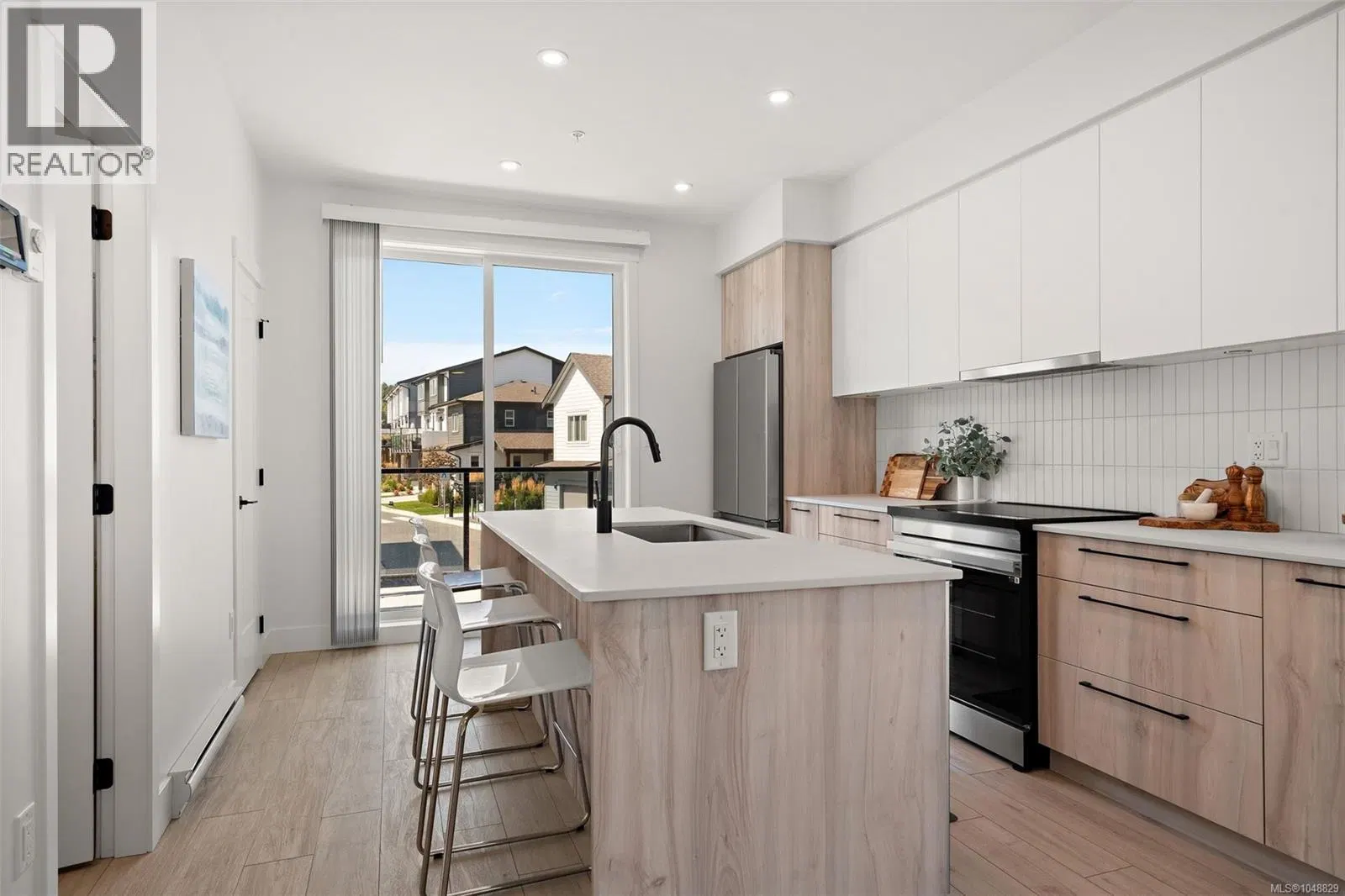 Photo 5 of 32 at #12 – 368 Tradewinds Avenue