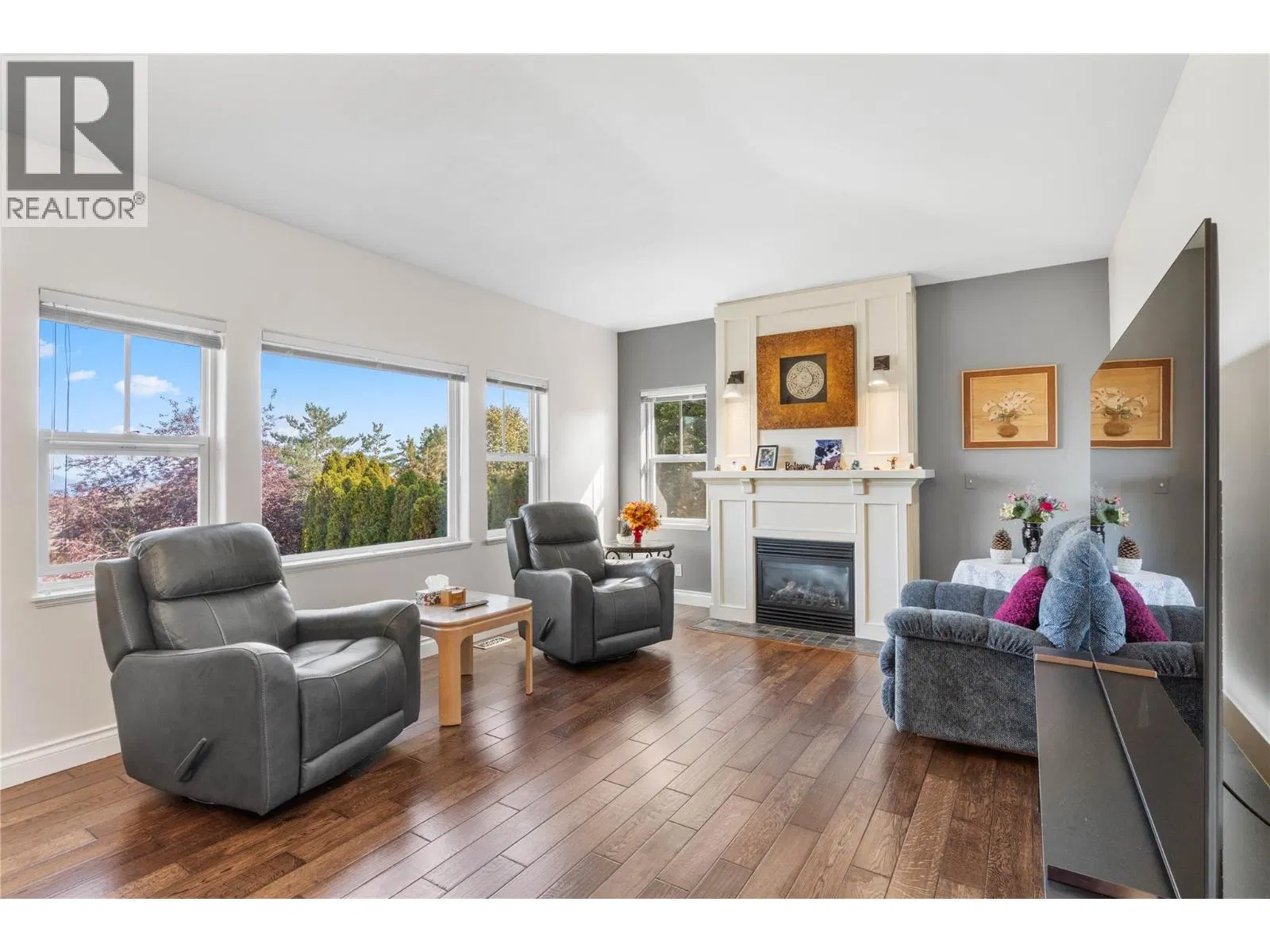 Photo 4 of 34 at #24 – 1055 Aberdeen Drive
