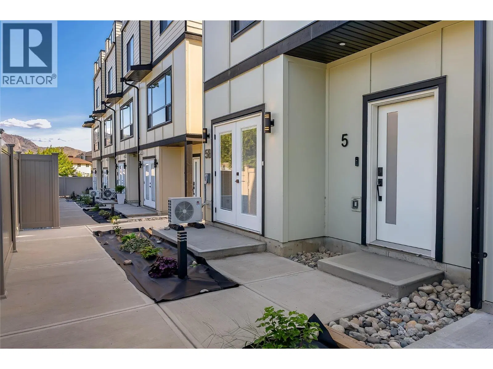 Photo 5 of 40 at #5 – 4601 97th Street