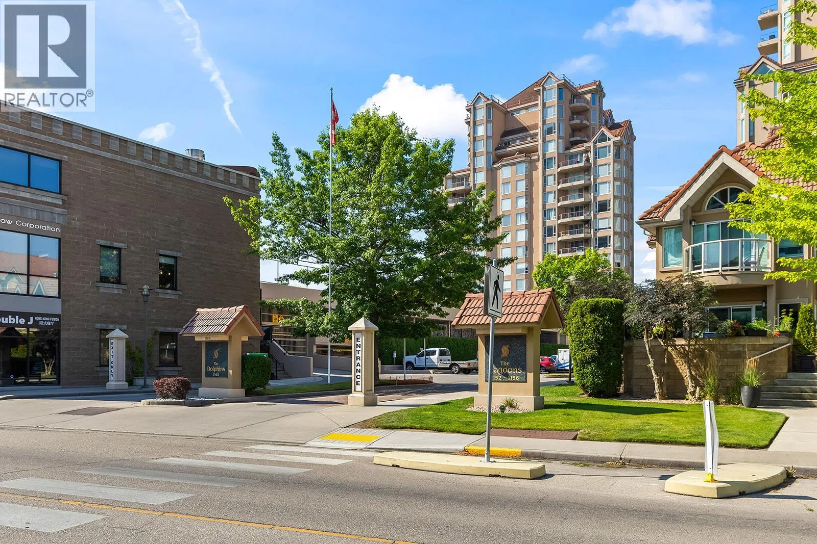 Photo 4 of 49 at #603 – 1160 Sunset Drive
