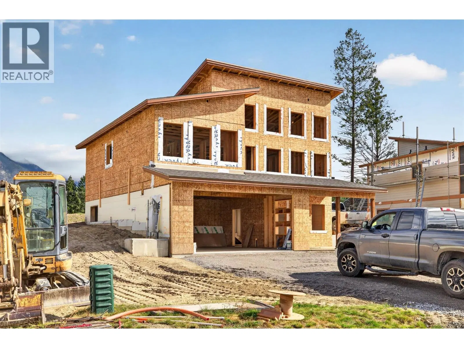 1208 Swansea Crescent