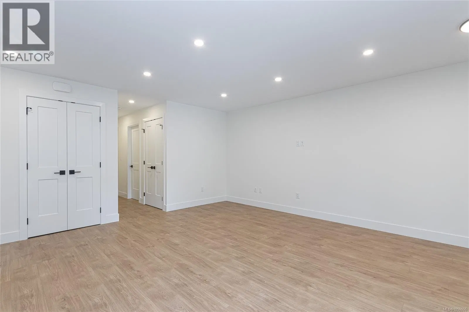 Photo 5 of 23 at D – 2235 Shelbourne Street