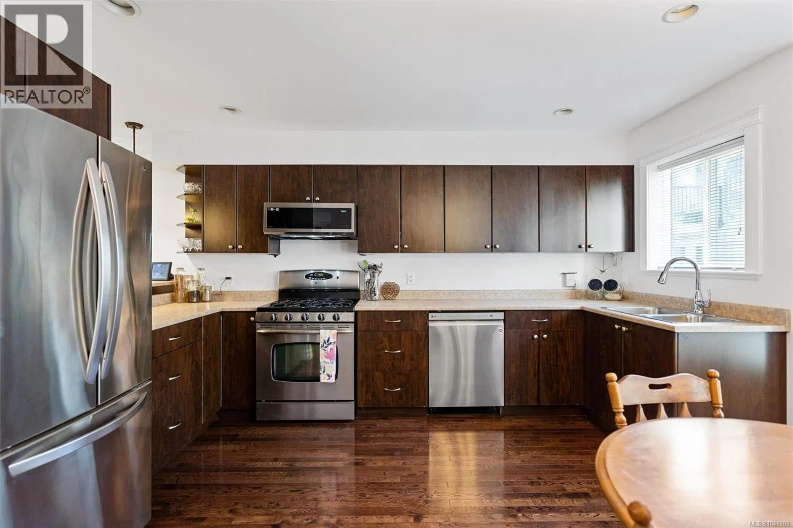 Photo 4 of 35 at #105 – 827 Arncote Avenue