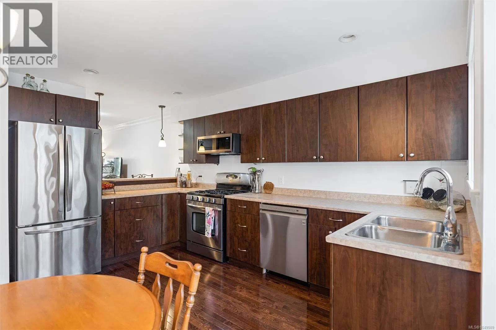 Photo 5 of 35 at #105 – 827 Arncote Avenue