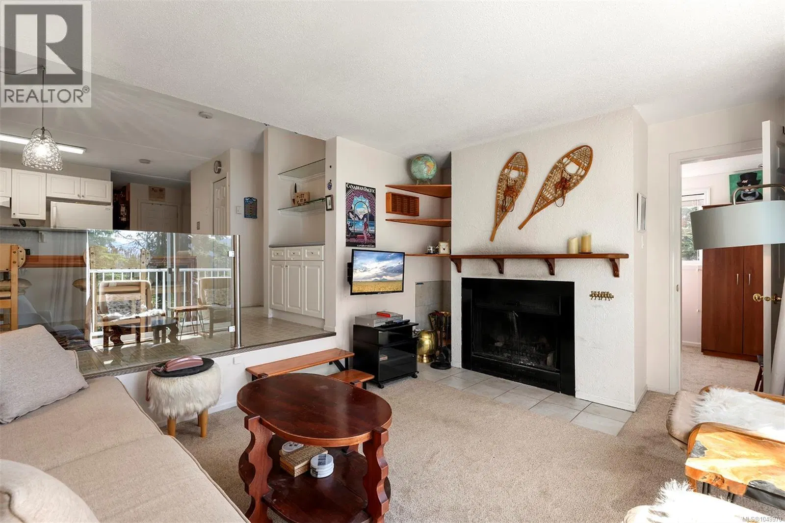 Photo 3 of 32 at #1 – 687 Castle Crag Crescent