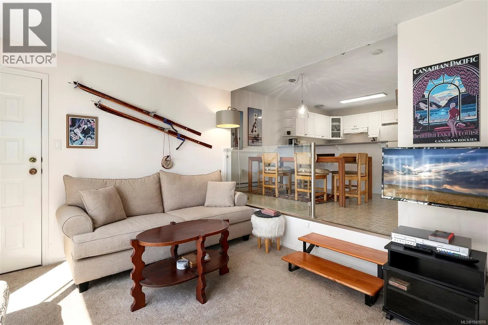 Photo 4 of 32 at #1 – 687 Castle Crag Crescent