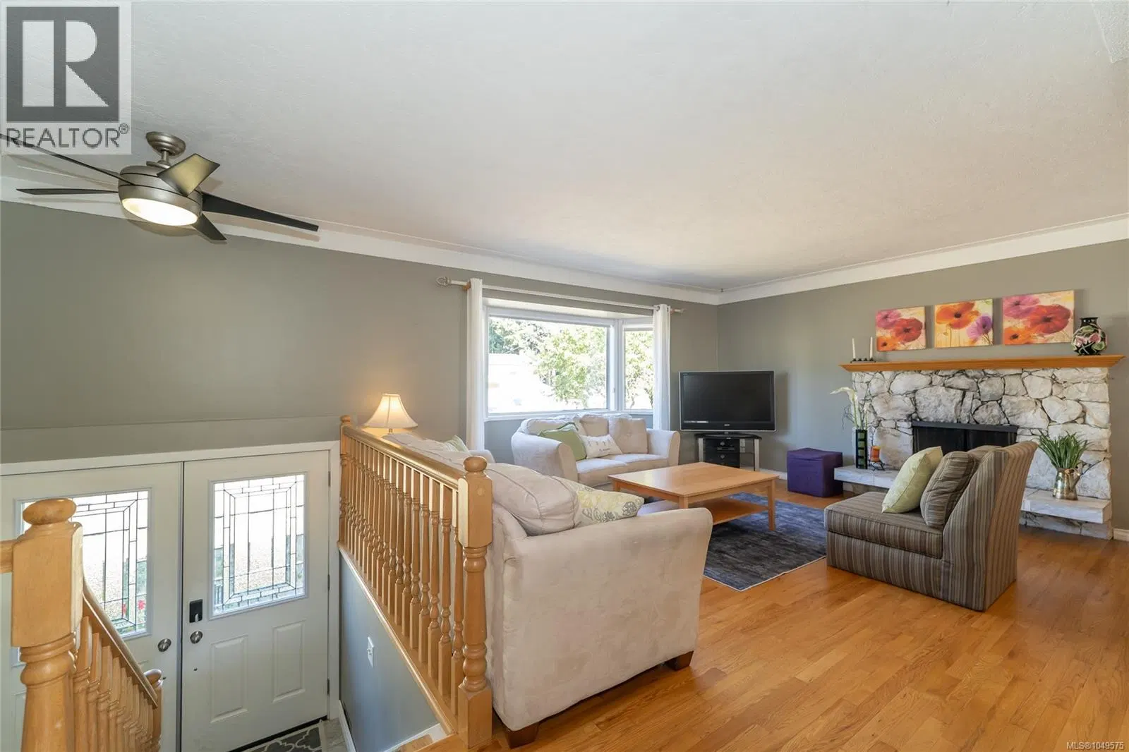 Photo 3 of 29 at 3057 Shoreview Drive