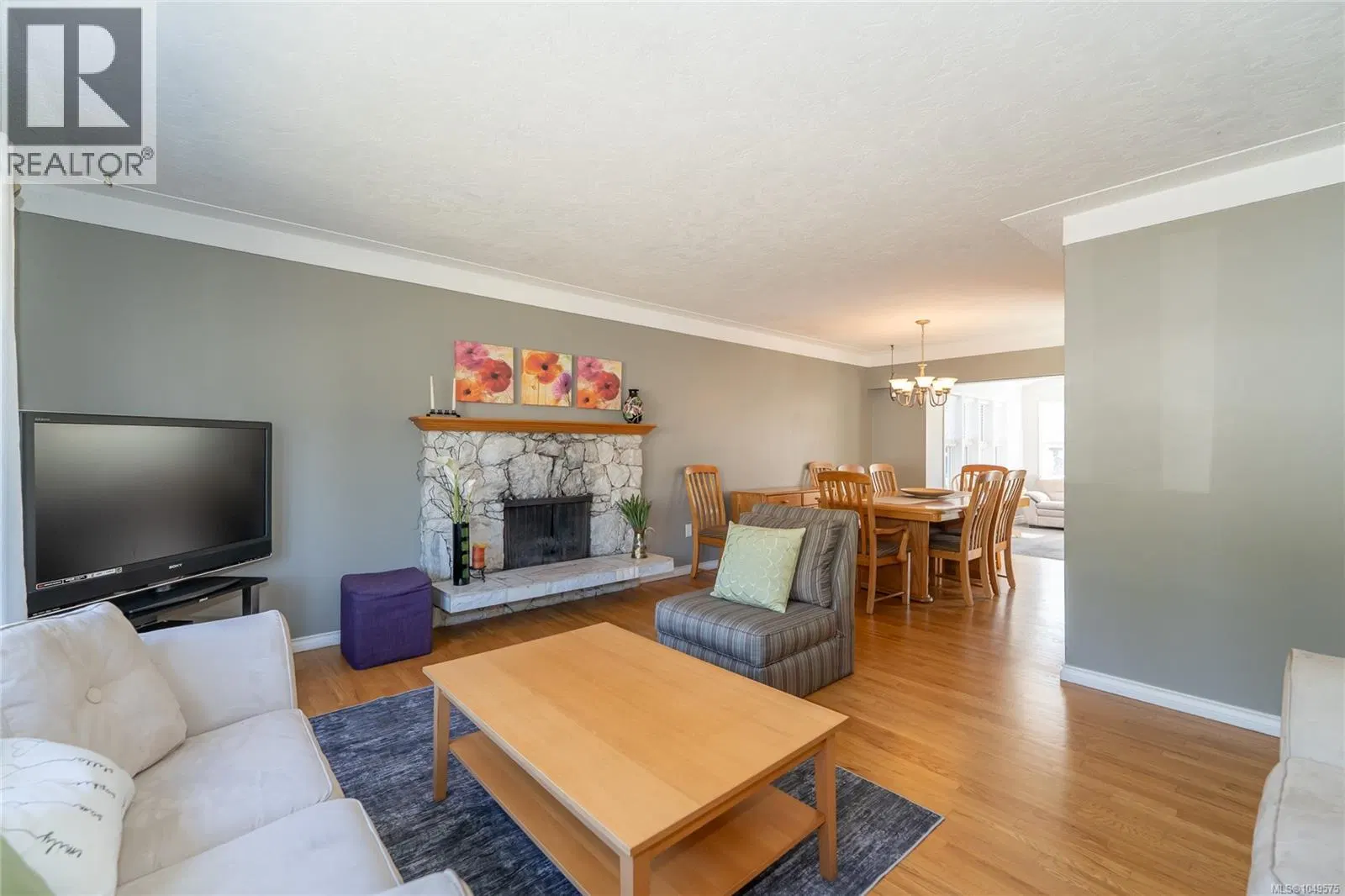 Photo 4 of 29 at 3057 Shoreview Drive