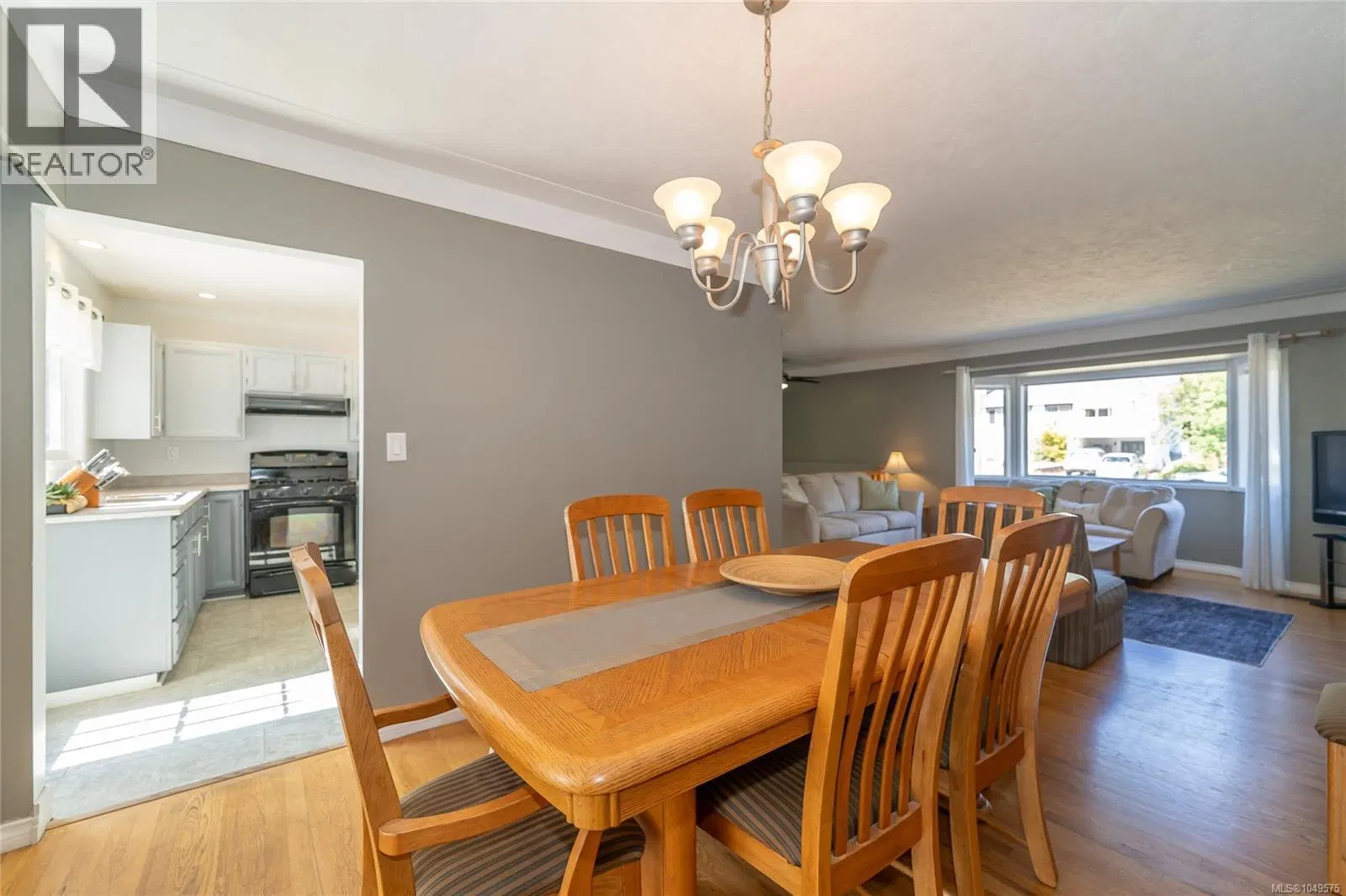 Photo 5 of 29 at 3057 Shoreview Drive