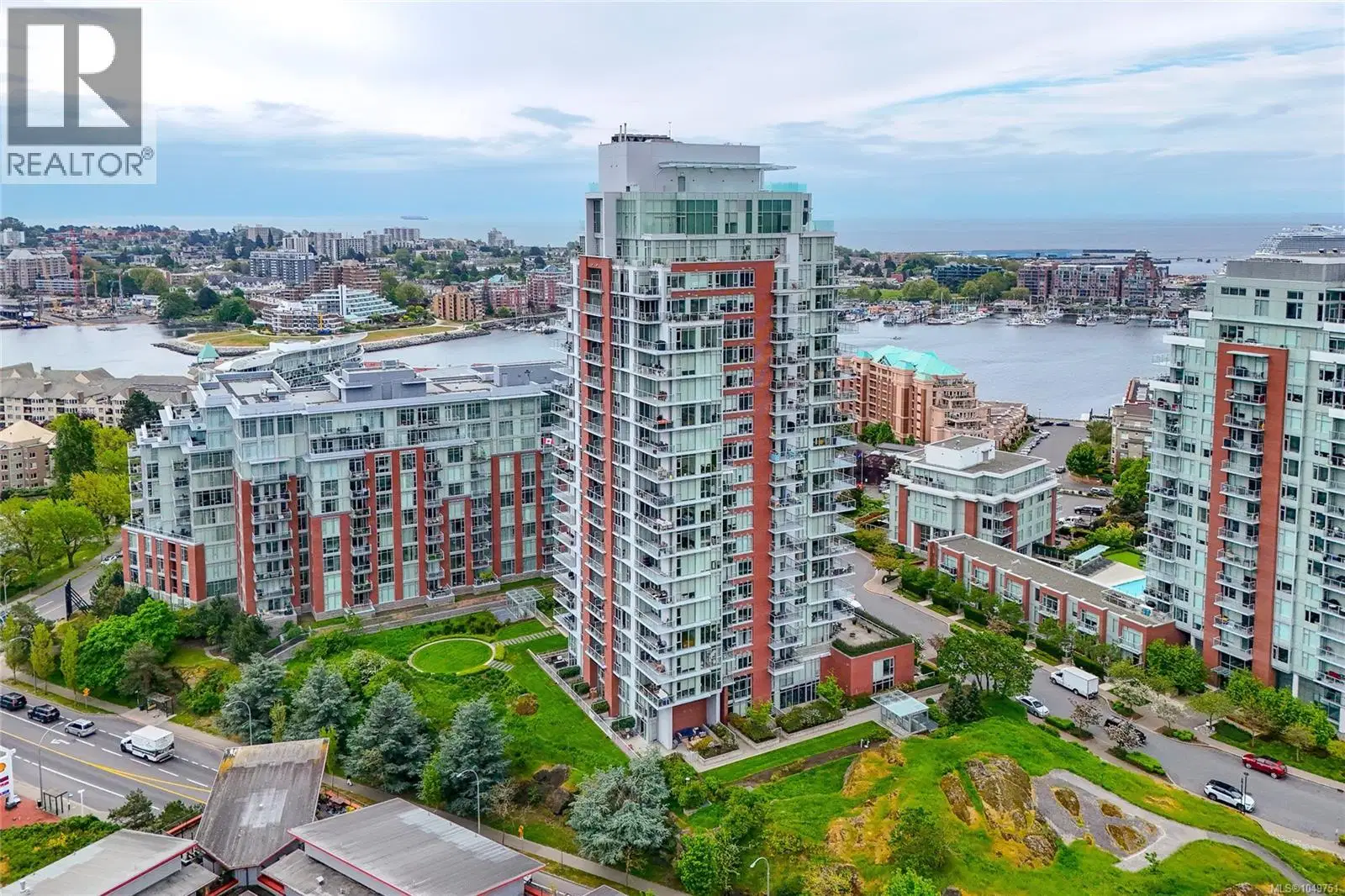 #809 – 83 Saghalie Road