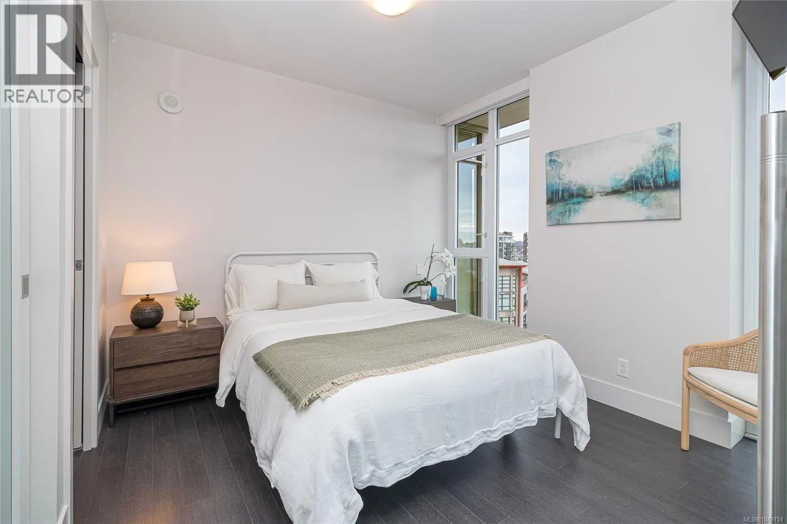 Photo 5 of 31 at #809 – 83 Saghalie Road