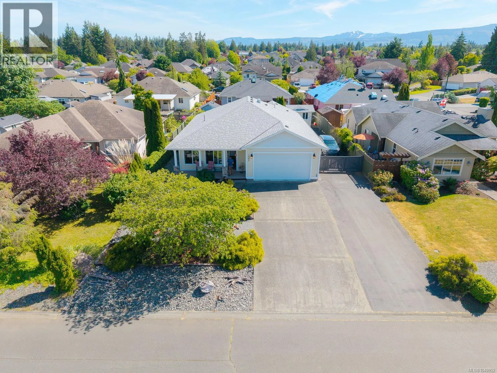Photo 4 of 60 at 1085 Tara Crescent