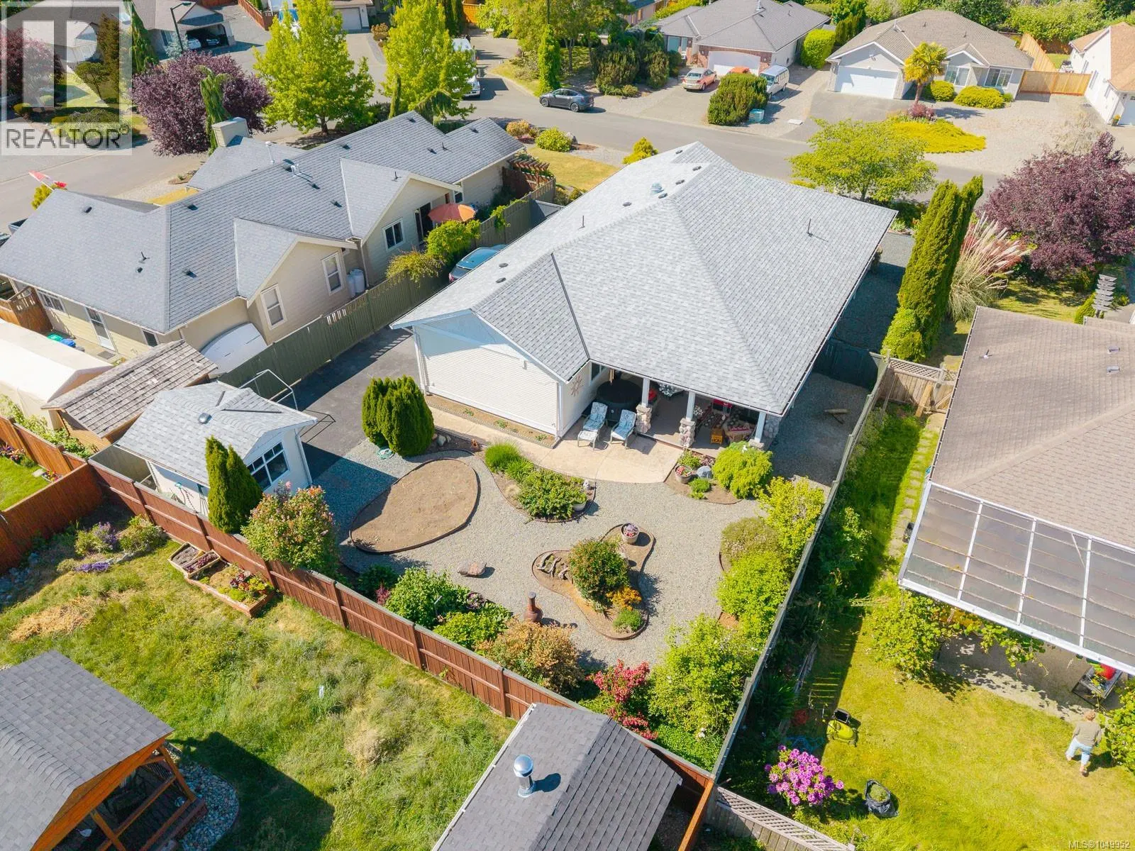 Photo 5 of 60 at 1085 Tara Crescent
